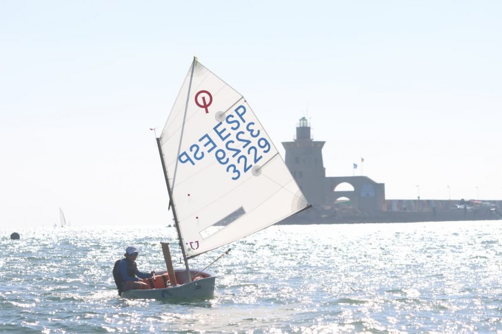 D1AB52D0-2CEB-426A-94DD-68E130E9C099